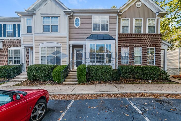 Spacious 2-Bed / 3.5-Bath Townhome with Ha... - Spacious 2-Bed / 3.5-Bath Townhome with Ha...