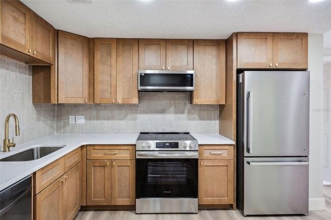 Foto del edificio - FOR RENT!!! FULLY REMODELED 3 BEDROOM 2 BA...