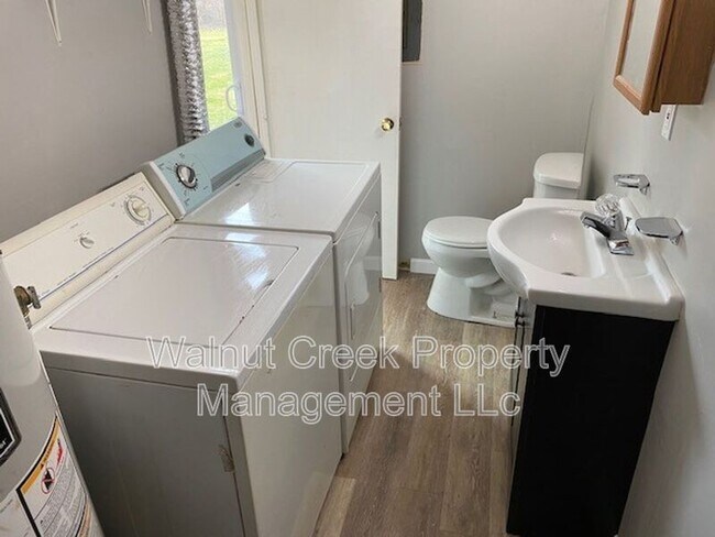 Foto del edificio - 671-681 Shoreline Dr