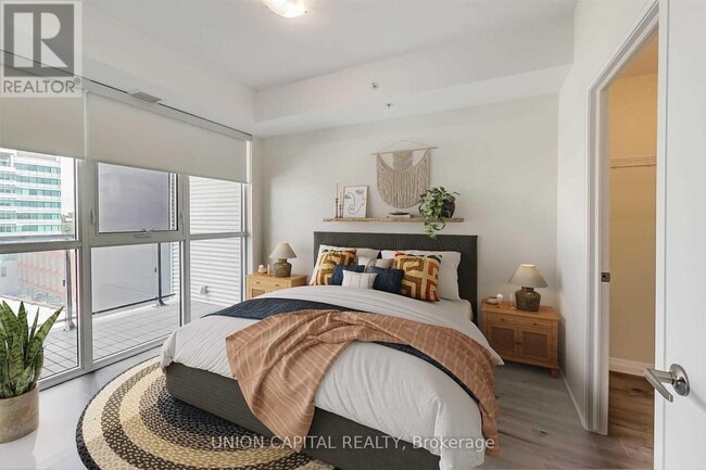 Building Photo - 60 Charles St W