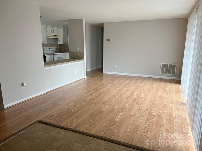 Foto del edificio - 1645 Arlyn Cir
