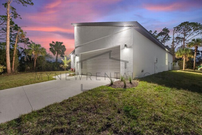 Building Photo - ONE MONTH FREE RENT! Modern, energy effici...