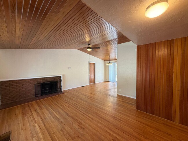 Building Photo - 2838 La Veta Dr