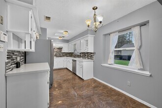 Building Photo - 5714 Arbor Vitae Dr