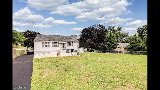 Building Photo - 8015 Old Receiver Rd