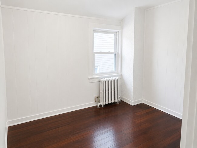 Dormitorio 1 - 131 S 7th Ave