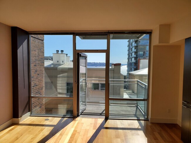 609 Vista al agua Mucha luz - 2911 2nd Ave
