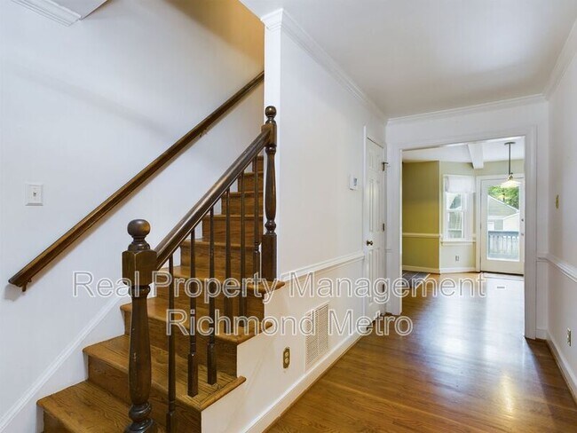 Building Photo - 404 Old Country Terrace