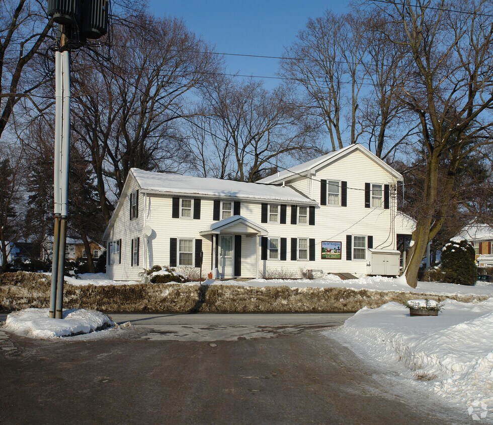 Building Photo - 303 Kingsley Rd