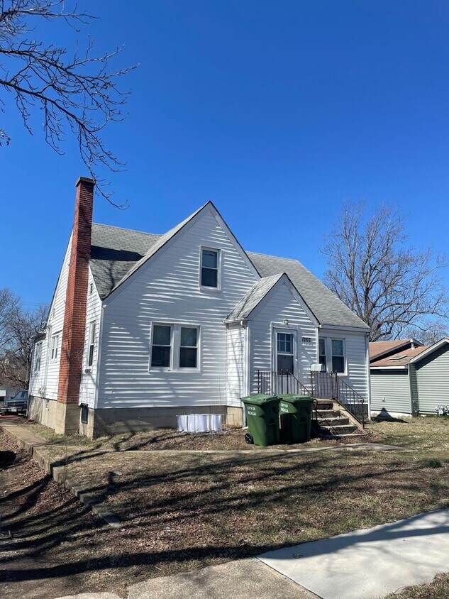 Primary Photo - Beautiful House, Close to Campus