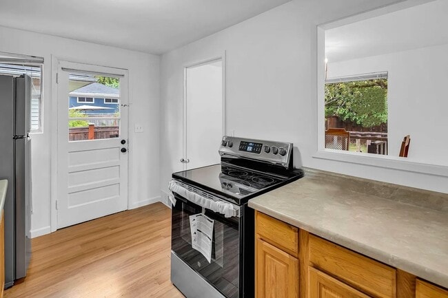 Building Photo - 3602 NE 75th St