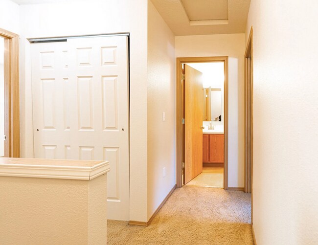 Foto del edificio - Rare 2 X 1.5 Townhome Availble in October