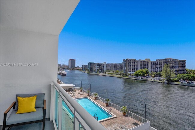Foto del edificio - 3000 S Ocean Dr