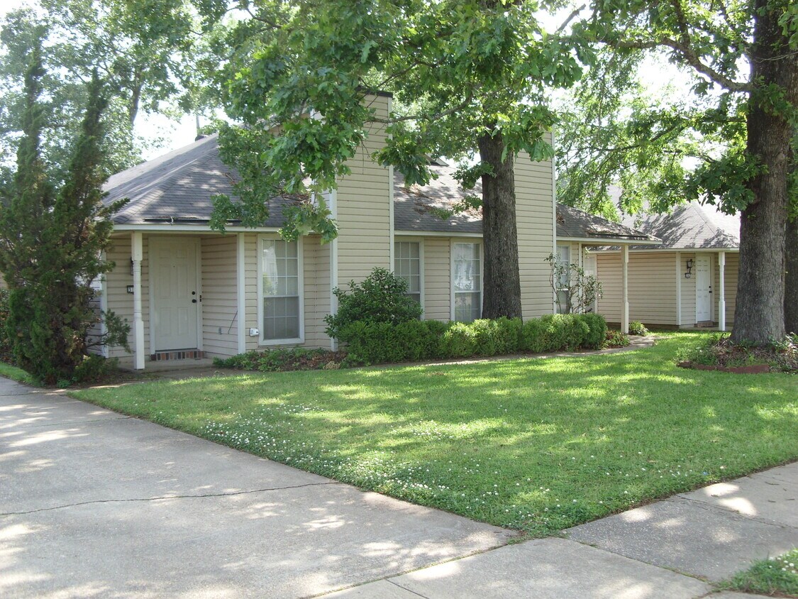 Primary Photo - 3137 Cedar Creek Dr