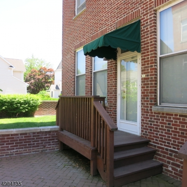 Building Photo - 523 Trinity Pl