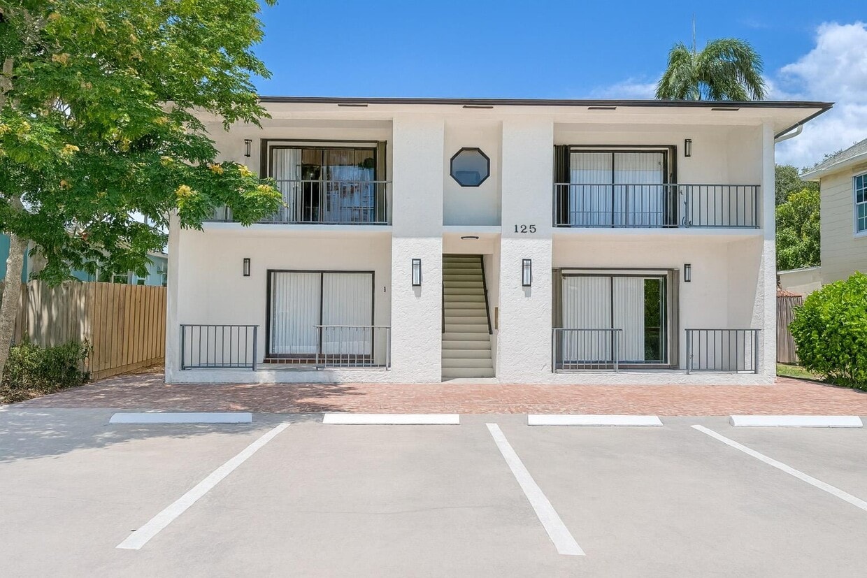 Primary Photo - 125 S Palmway