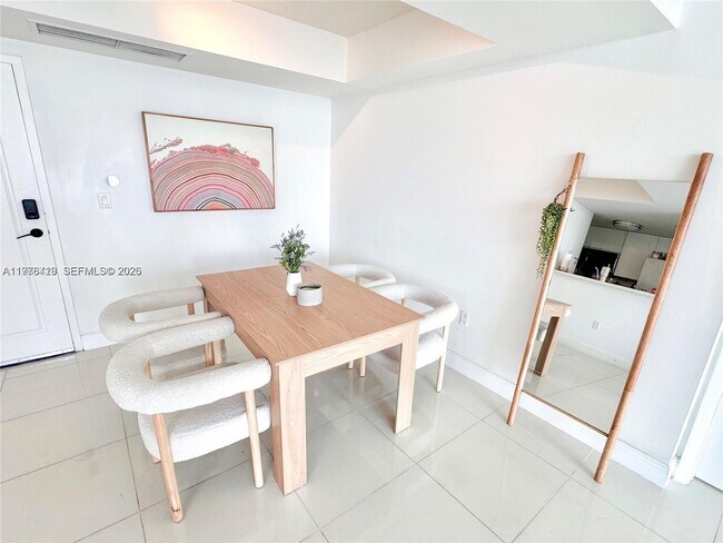 Building Photo - 1861 NW S River Dr