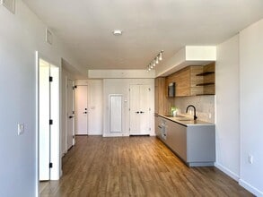 Building Photo - 10448 University Dr