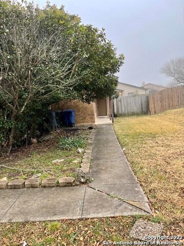 Foto del edificio - 14505 Woods Hole Dr