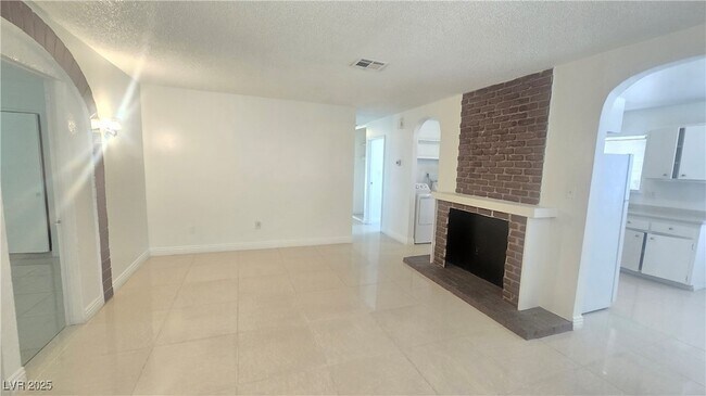 Foto del edificio - 4533 W Desert Inn Rd