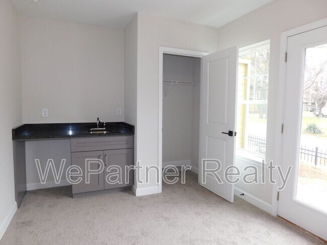 Building Photo - 1994 Main St NW