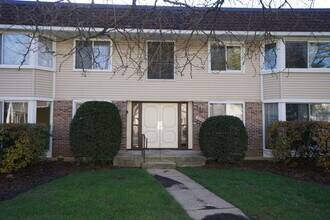 Building Photo - 3004 Roberts Dr