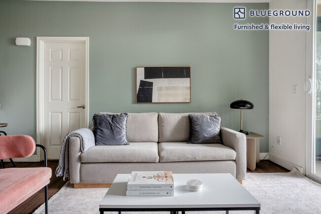 Foto del edificio - 1273 Lakeside Dr