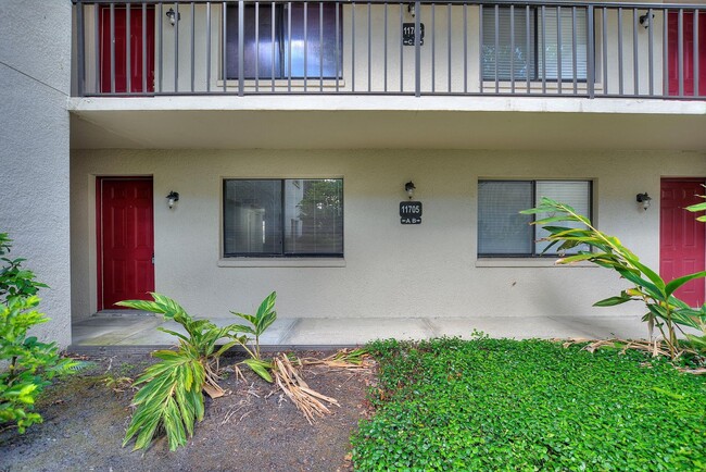 Building Photo - Welcome to this charming 2-bedroom, 2-bath...