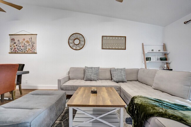 Foto del edificio - 5740 N Park Rd