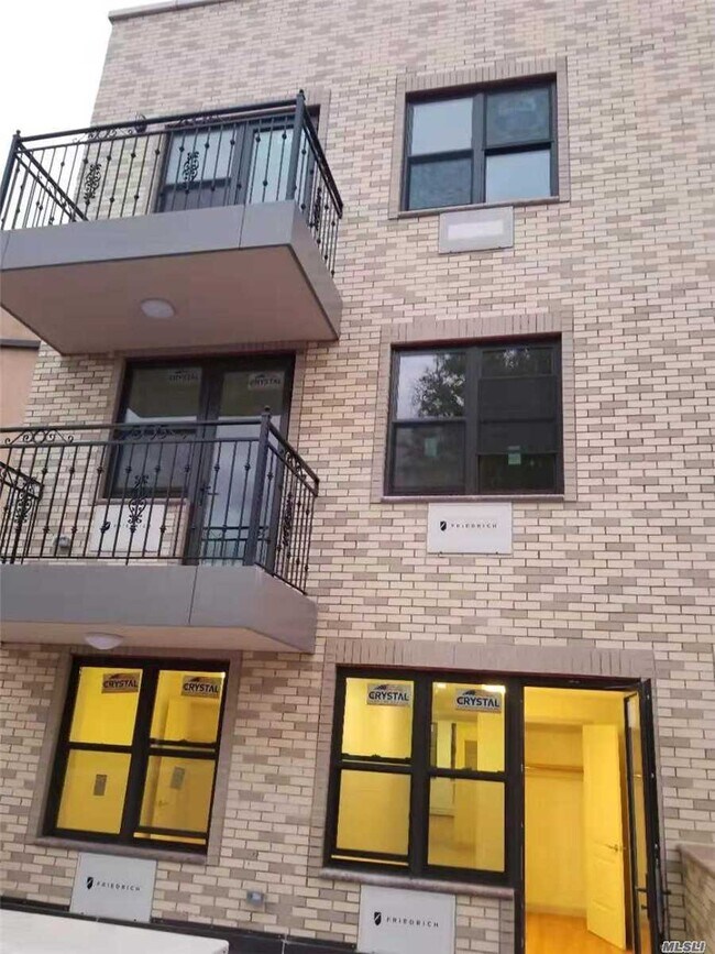 Foto del edificio - 161-12-161-46 46th Ave