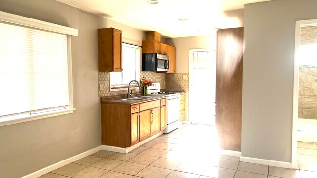Foto del edificio - 45025 10th St W
