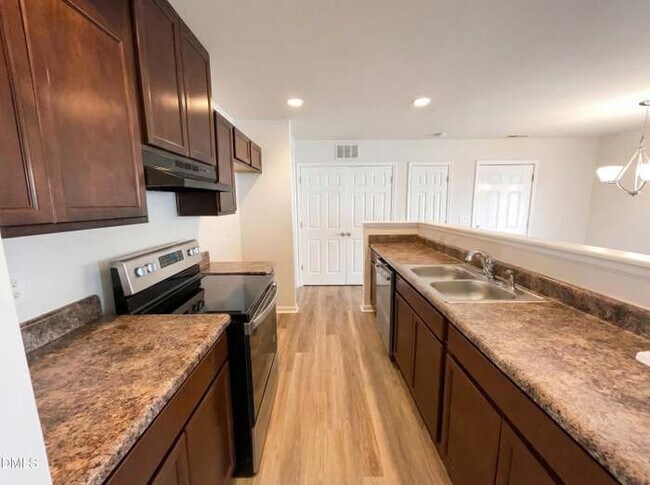 Foto del edificio - 3020 Camden Creek Dr