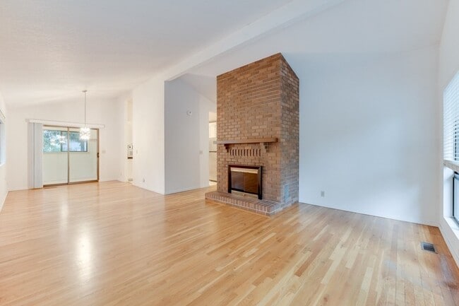 Foto del edificio - 1614 NE 199th Ct