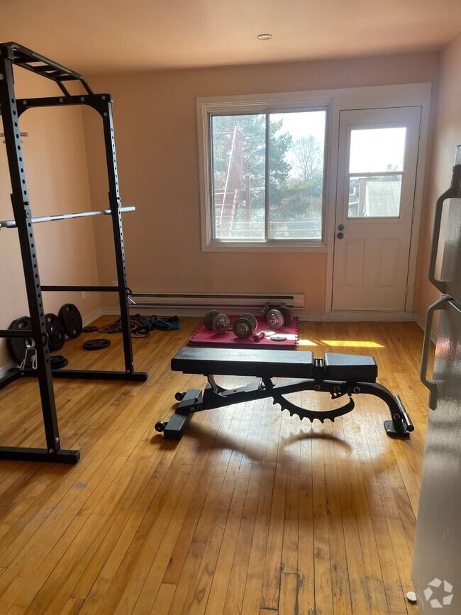 Apartments under C700 in St. Laurent, QC 1 Rentals