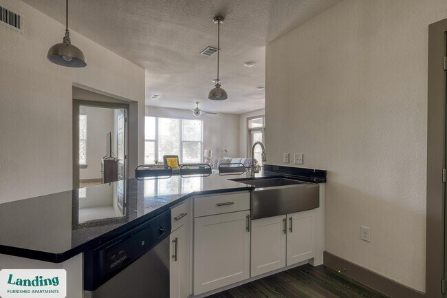 Foto del edificio - 300 Enclave Dr