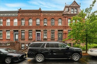 Building Photo - 53 Linden St
