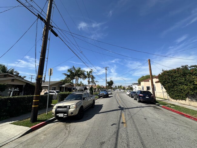 Foto del edificio - 4064 E 60th St