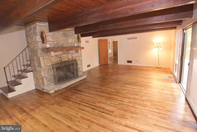Building Photo - 256 W Seven Stars Rd