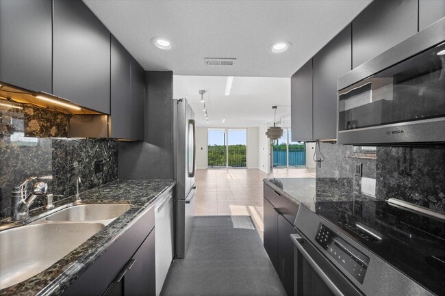 Foto del edificio - 689 NE 6th Ct