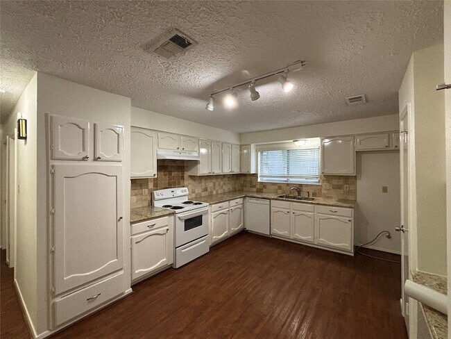 Foto del edificio - 12614 Campos Dr