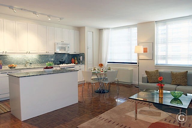 Primary Photo - 300 East End Ave