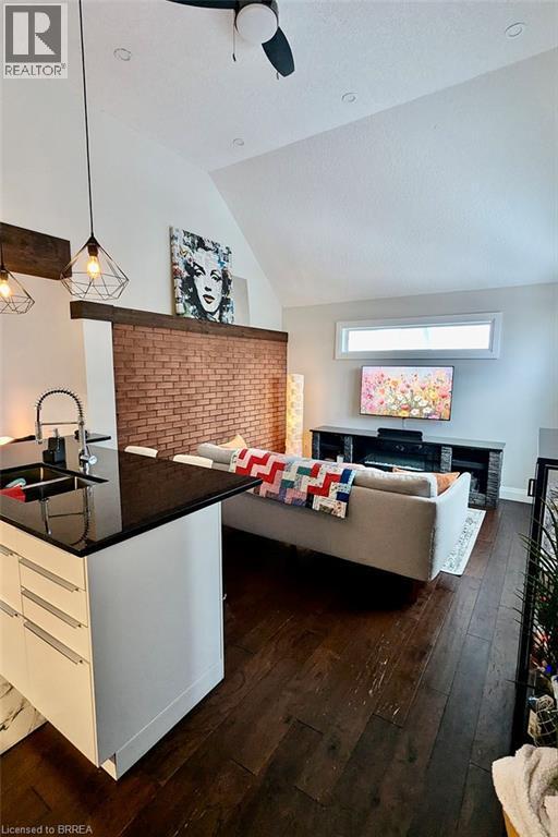 Building Photo - 24 Locust St