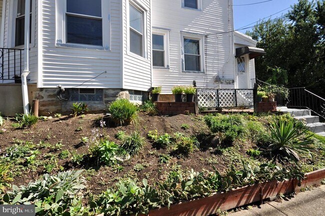 Building Photo - 223 Ryers Ave