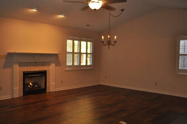 Building Photo - 601 Concord Villas Way