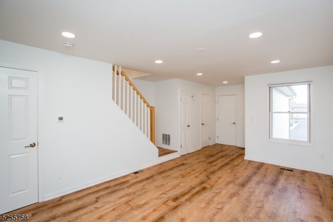 Building Photo - 244 Spruce Ct