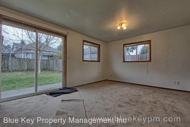 Foto del edificio - 3 br, 1 bath House - 8024 SE Francis Street