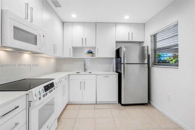 Foto del edificio - 15391 S Dixie Hwy