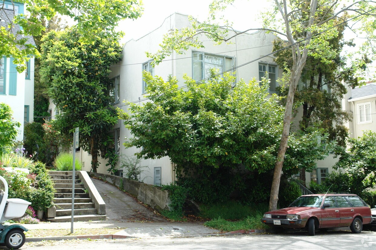 Building Photo - 1675 Euclid Ave