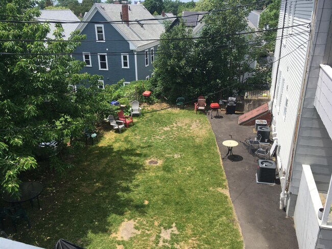 Building Photo - 28R Cherry St