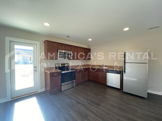 Foto del edificio - Home for Rent in Talladega, AL... Available NOW!!